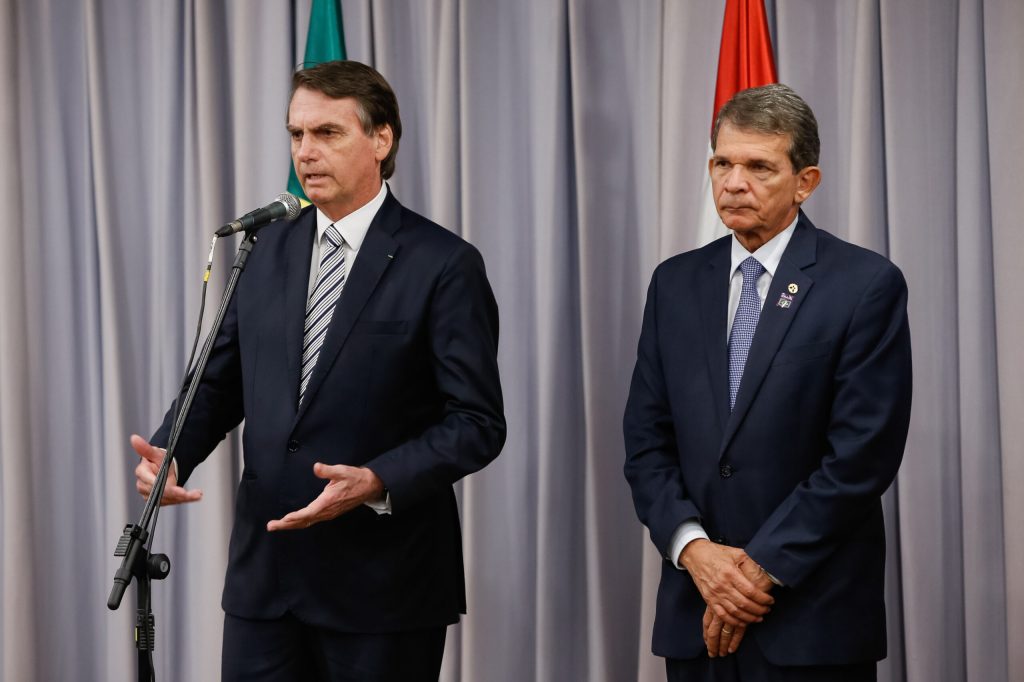 O presidente Jair Bolsonaro discursa durante cerimônia de posse do General Joaquim Silva e Luna, como diretor-geral brasileiro da Itaipu Binacional.