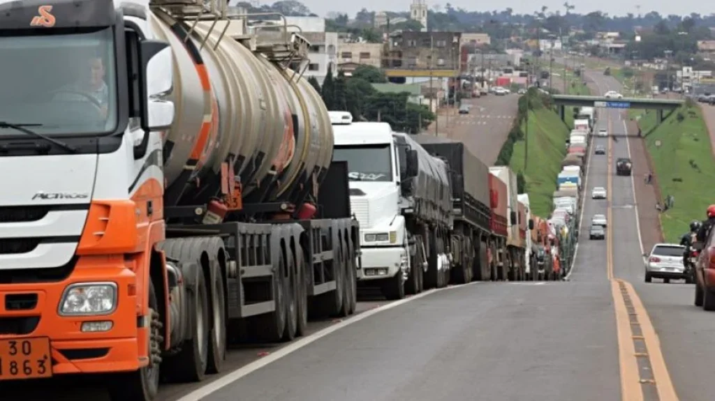 f8510070-greve-dos-caminhoneiros