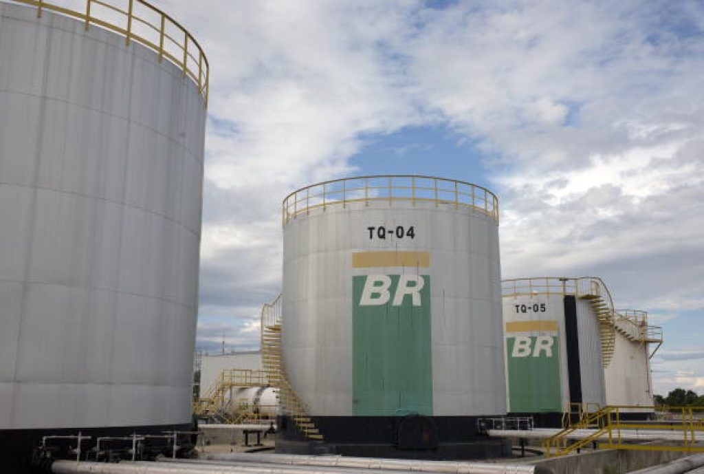 MANUAS, BRAZIL JUNE 3: Petrobras oil storage tanks stand at an oil refinery on June 3, 2008 in Manuas, Brazil. Petrobras is a semi-public Brazilian Energy Company that produces about 2 million barrels a day and covers most of domestic use in the country. The company recently discovered additional offshore finds of estimated 5-8 billions barrels of oil. (Photo by Per-Anders Pettersson/Getty Images)